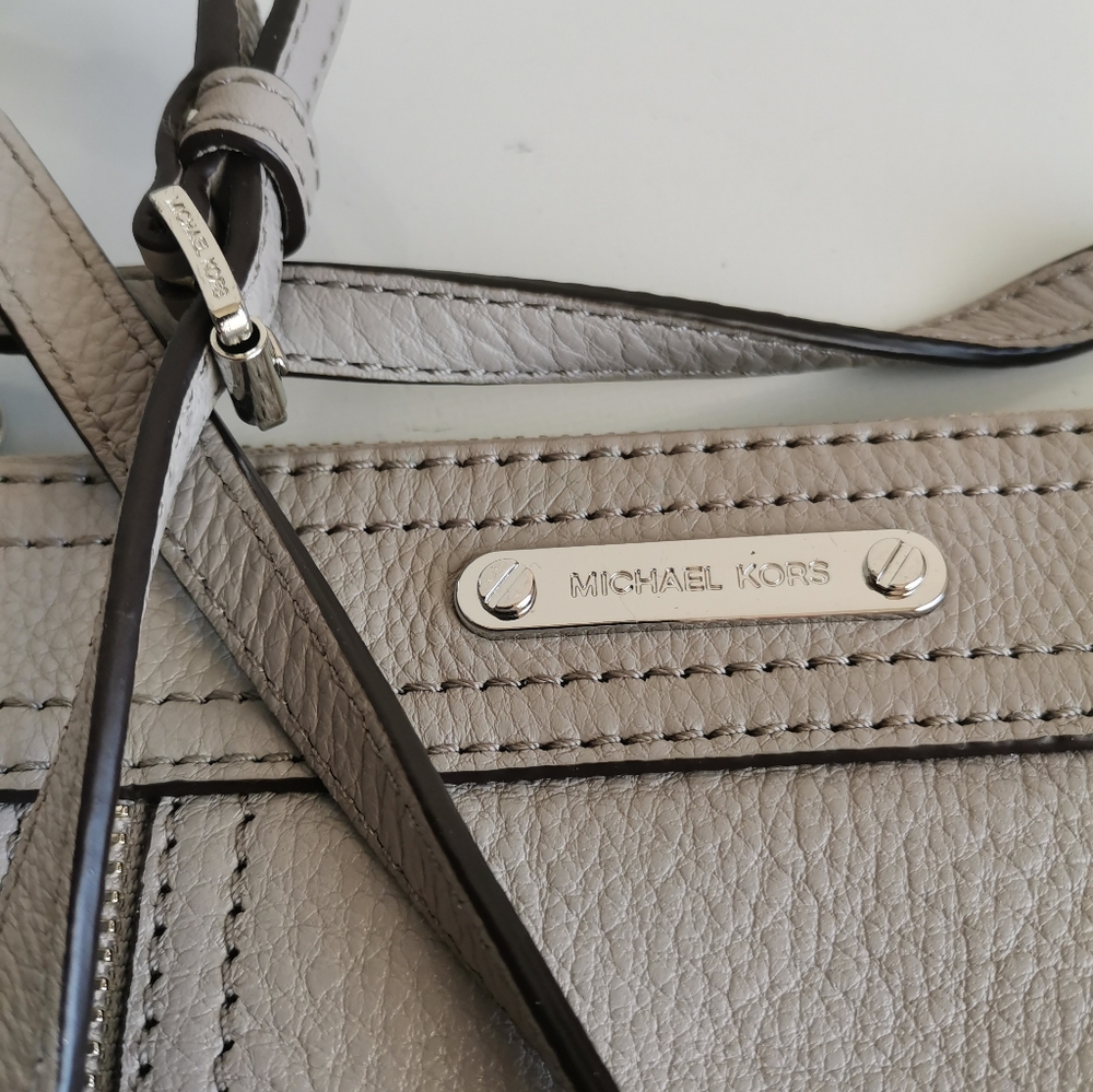 Michael Kors Gray Crossbody bag - Picture 3 of 4